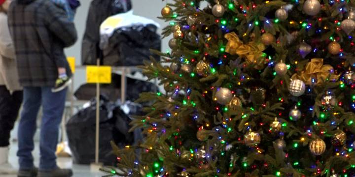 Smith Mountain Lake community brings holiday cheer to more than 800 children