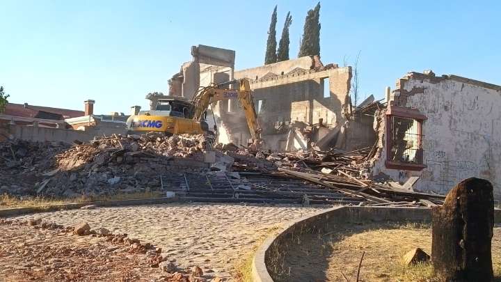 (Video) Derriban la “Casa embrujada" de las Lomas