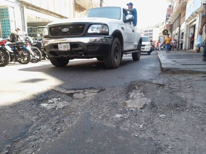 Tapen los huecos, por favor