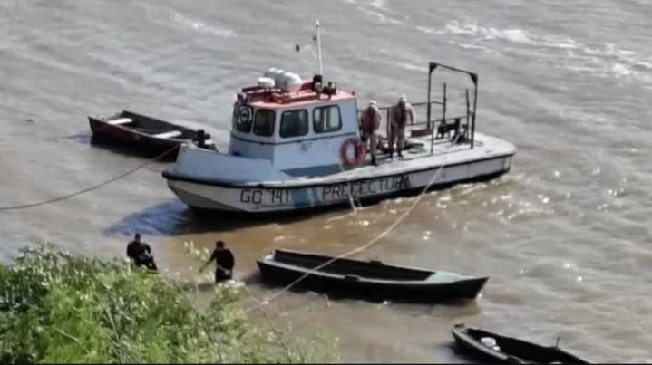 Encontraron el cuerpo de un hombre con varias puñaladas en el pecho en la costa del río Paraná