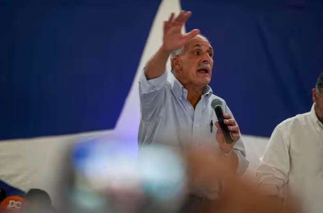 Ultraderechista Nasry Asfura lidera elección presidencial en Honduras