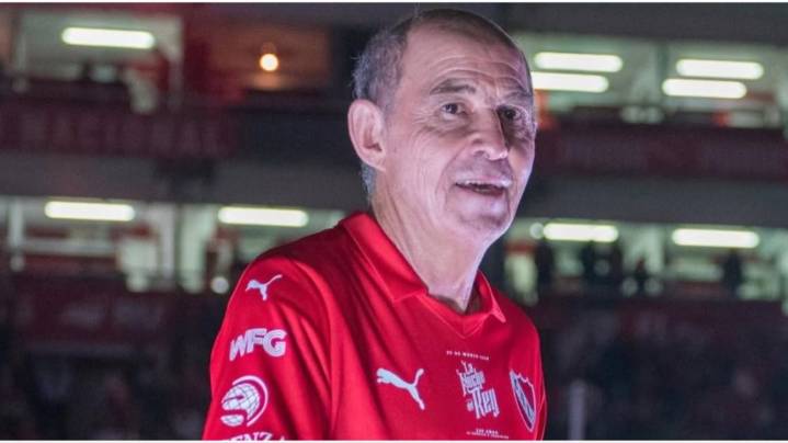 A horas de la final del Clausura, Ricardo Bochini fue tajante: "La situación de Racing hoy es un 10% de lo que era Independiente"