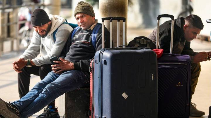 Center orders IndiGo to clear all pending refunds by Sunday