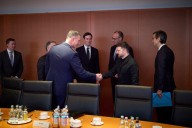 News Wrap: Zelenskyy meets with Witkoff and Kushner for talks to end war in Ukraine