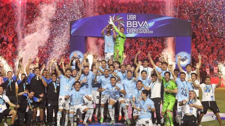 Noche celeste: Jaiba Brava es campeón ante un estadio a reventar