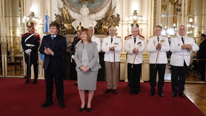 Javier Milei encabezó la ceremonia de ascenso de oficiales de las Fuerzas de Seguridad
