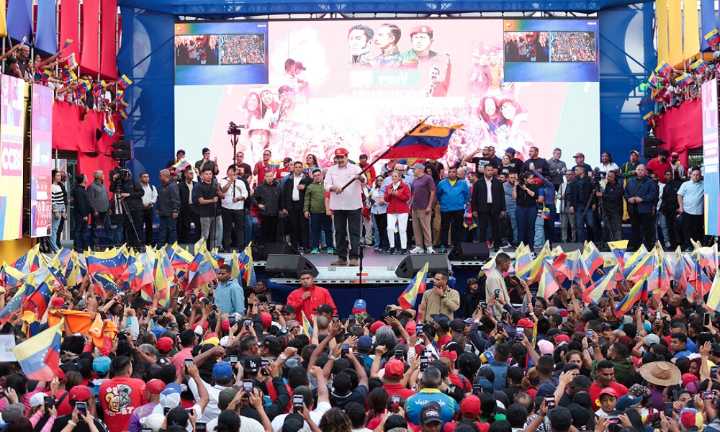 Presidente Nicolás Maduro jura lealtad absoluta al pueblo venezolano