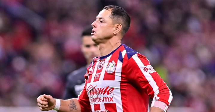 Chivas hace oficial salida del Chicharito y la nación rojiblanca se divide