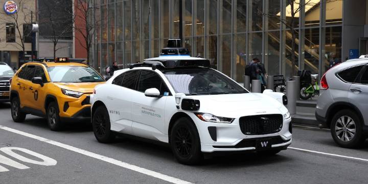 Waymo, el servicio de conducción autónoma de Google, sorprendió en 2025: mayor seguridad frente a humanos