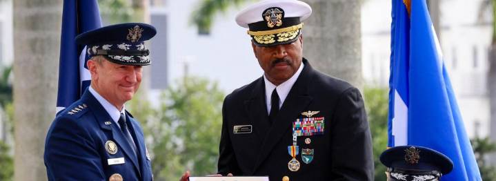 Jefe del Comando Sur de EE. UU. renuncia tras tensiones por las operaciones militares en el Caribe