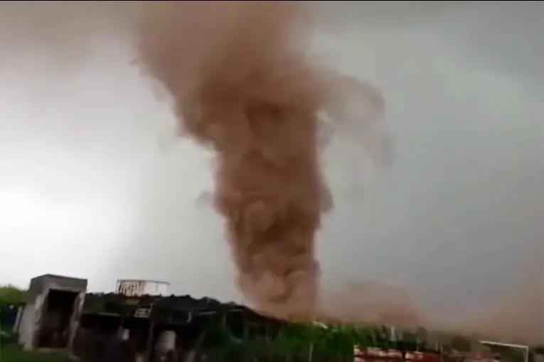 ¿Que es un gustnado?, el extraño fenómeno que se registró en Santa Fe