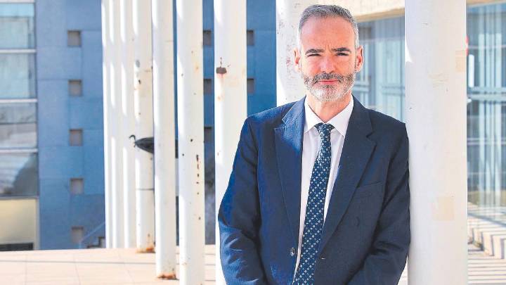 El decano de Económicas de la UMU confirma que será candidato a rector
