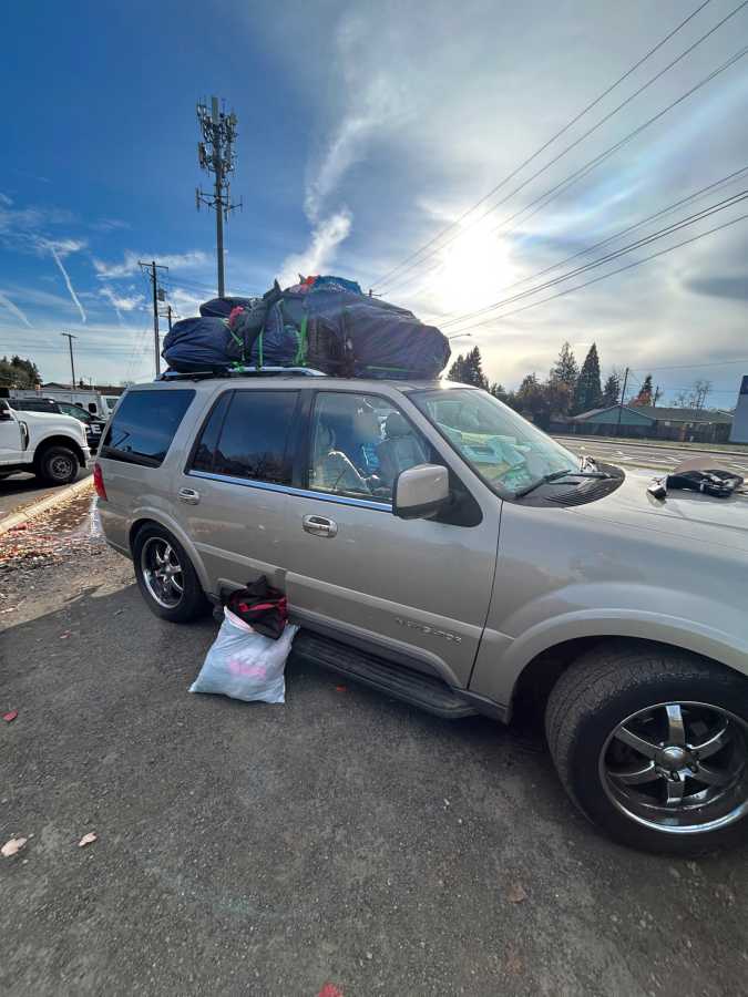 Vancouver police arrest 3 adults after 5 children, 3 dogs found living out of vehicle