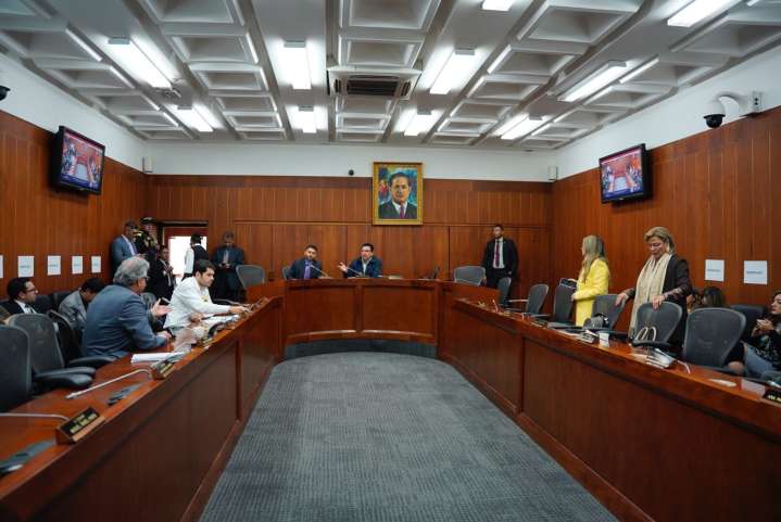 Reforma a la salud sigue estancada en Senado por falta de recursos