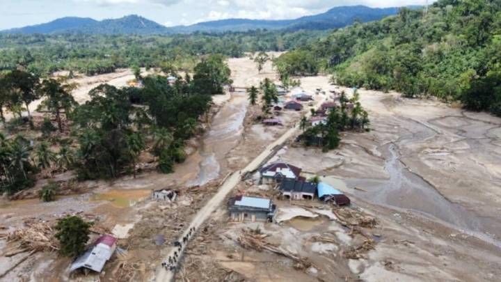 More Than 1,300 Dead Due To Floods In Indonesia, Sri Lanka And Thailand