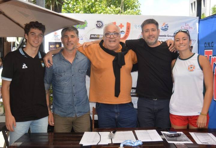 Nadar, correr y también las dos disciplinas en conjunto para el calendario de la ONG Travesía por Mogotes