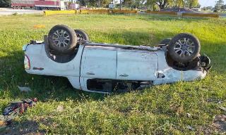 Salían de una fiesta de egresados y volcaron en el acceso a Orense