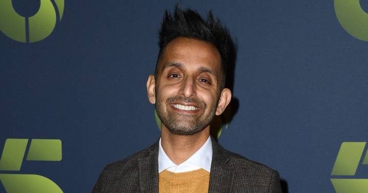 Dr Amir Khan urges Brits to keep 1 item in loo to aid bowel movement