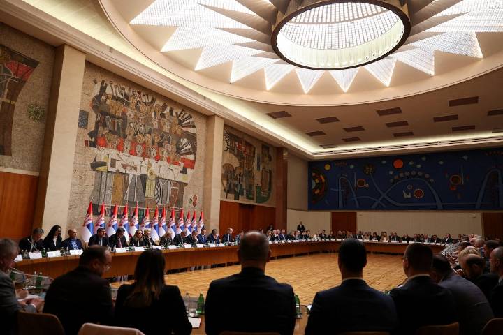 Los países europeos tratan de deshacerse del capital de Rusia en sus petroleras para evitar las sanciones por la guerra