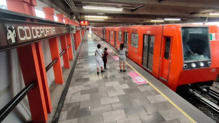 Línea 9 del Metro CDMX: caen al menos 12 personas de las escaleras eléctricas de Ciudad Deportiva