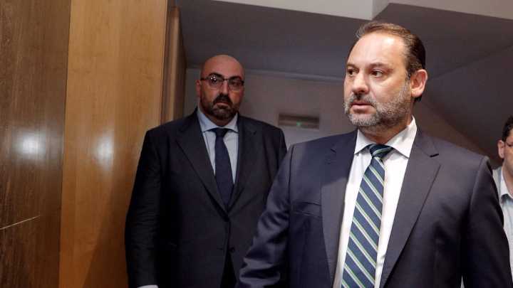 Nacho Abad, periodista y criminólogo: “En el baño los dos tienen poca intimidad. Ábalos ha pedido que le ingresen en el peculio dinero para poder comprar una tele”