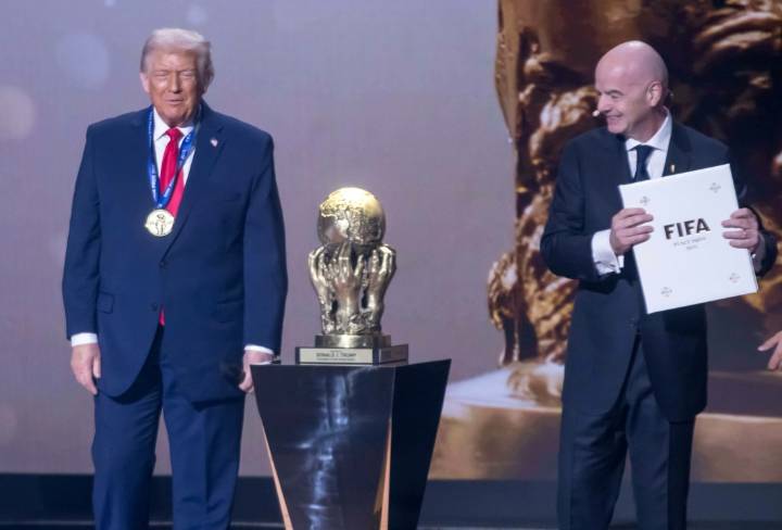 Cele|bitchy | Donald Trump received the ‘FIFA Peace Prize,’ a completely made-up award