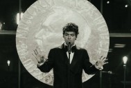 Omar Rudberg canta ante Machado en exposición del Nobel de la Paz