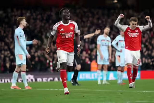 Arsenal extend lead at the top as Chelsea suffer shock defeat