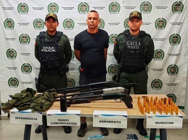 Gaula de la Policía Nacional, capturó a alias el «Goyo» cuando se encontraba cargando su arma de fuego