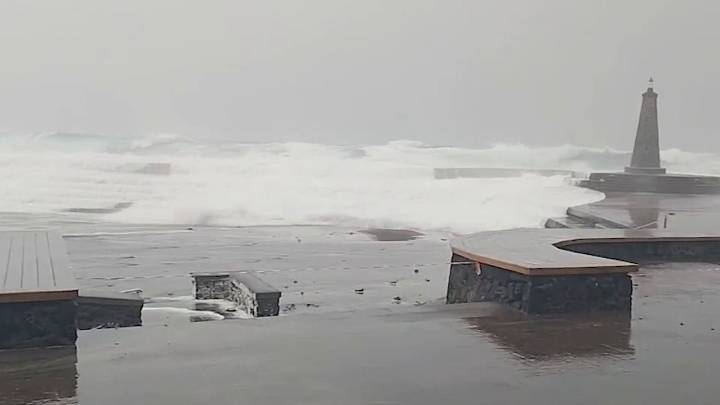 La borrasca Emilia sacude Canarias y deja más de 1.100 incidencias