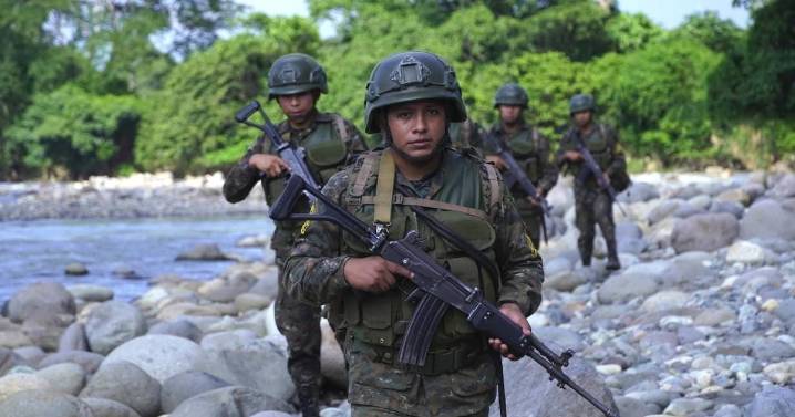 Ejército de Guatemala se enfrenta a criminales que ingresaron desde México; queda herido un soldado