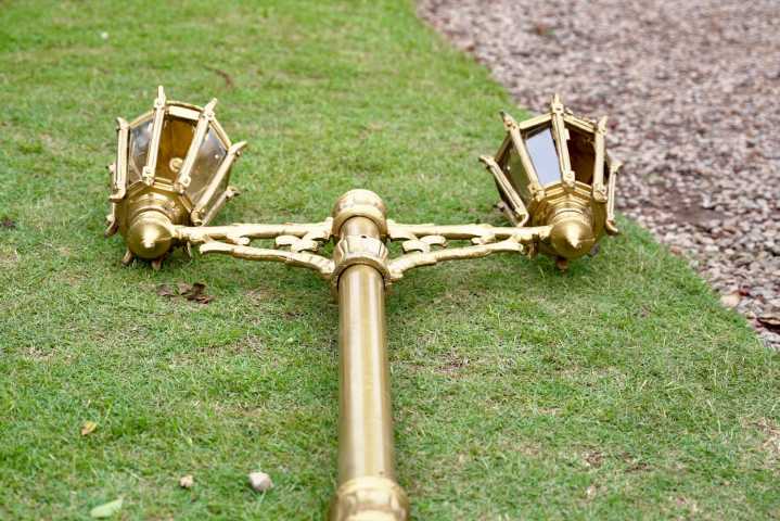 Vandalismo | Dañaron farola de Plaza Mitre