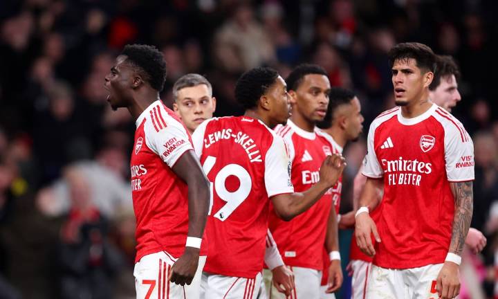 'Lucky Arsenal' FC handed Premier League title warning after dramatic win over Wolves