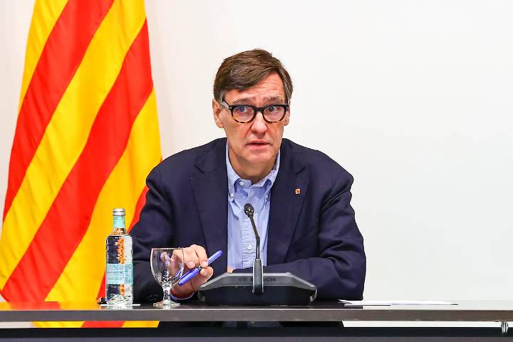 Salvador Illa anuncia una auditoría a cinco laboratorios por si hubo fuga del virus de la peste porcina africana en Barcelona