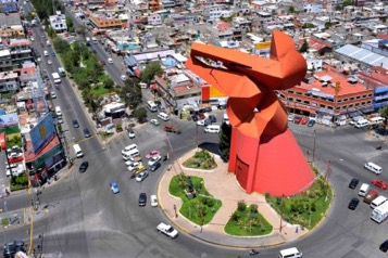 Entregan Adolfo Cerqueda y Juan Carlos González apoyos a mujeres, niñas y niños en Neza