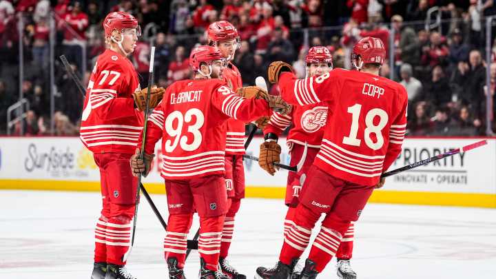 Detroit Red Wings ride hot 1st period to 5-4 win over Boston Bruins