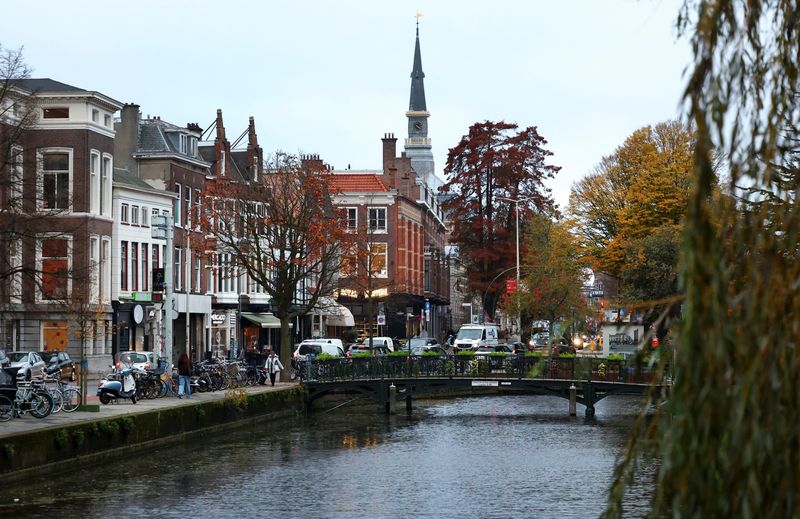 Dutch report calls for $176 billion tech spend, jobless benefit cuts