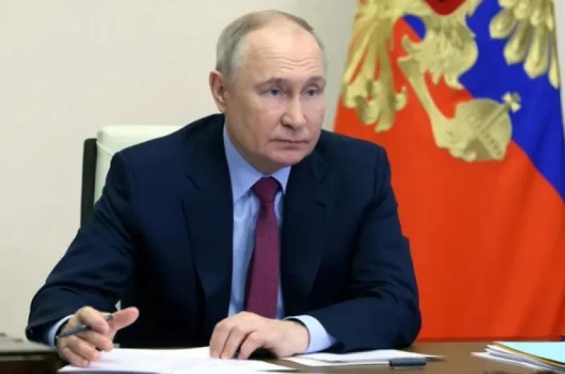 Putin advierte que persisten "cuestiones sin resolver" en las negociaciones de paz con Ucrania