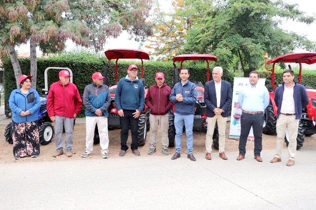 Entregan tractores y otros proyectos de inversión a agricultores de Marchigüe