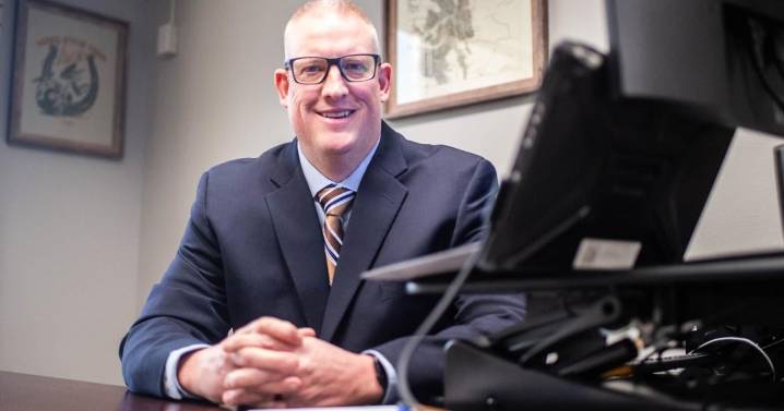 County Administrator Hollenbeck receives statewide award