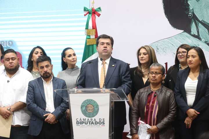 Histórico, incremento al salario mínimo del 13 por ciento y reducción gradual de la jornada laboral: Pedro Haces