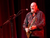 Steve Cropper dies at 84; legendary musician co-wrote ‘(Sittin’ on) the Dock of the Bay’ and played with Booker T. and the M.G.’s