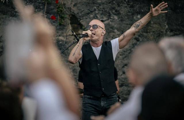 Noche de celebración en Tito’s Bodeguitas con Ni 1 Pelo de Tonto