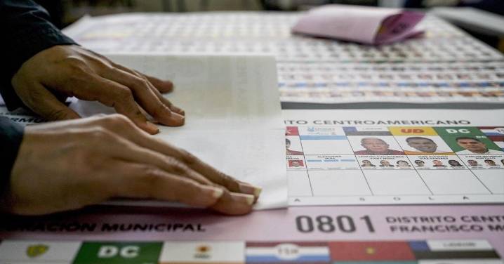 Trump reclama que se acabe el recuento de votos en Honduras y advierte sobre un posible fraude