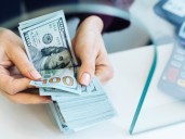 El dólar oficial sigue cerca del techo de la banda y el mercado evalúa cómo seguirá la tendencia