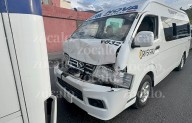 Resultan varios trabajadores lesionados tras choque entre transportes de personal en Mirasierra