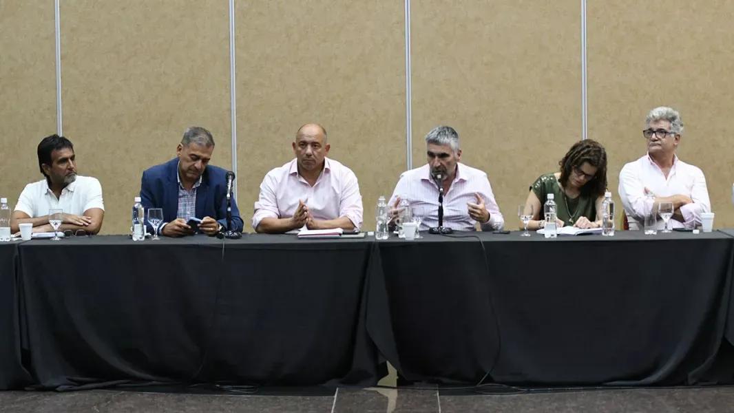 Se reanudaron las paritarias y el gobierno realizó el primer ofrecimiento: aumento y bono