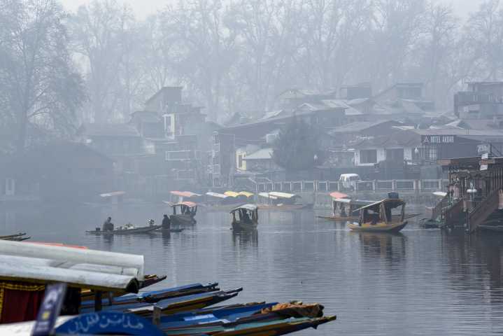 Kashmir Shivers as night temps drop further; Pulwama, Shopian coldest