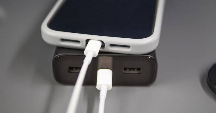 UK households urged to charge phone on Sunday and Monday 