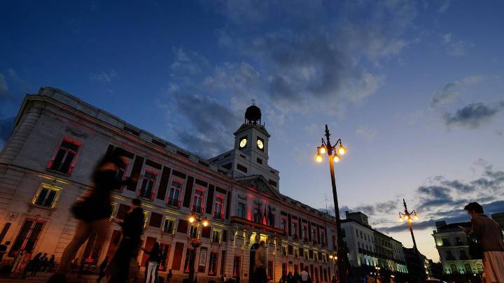 Madrid iluminará la Real Casa de Correos con la bandera de España para celebrar el Día de la Constitución